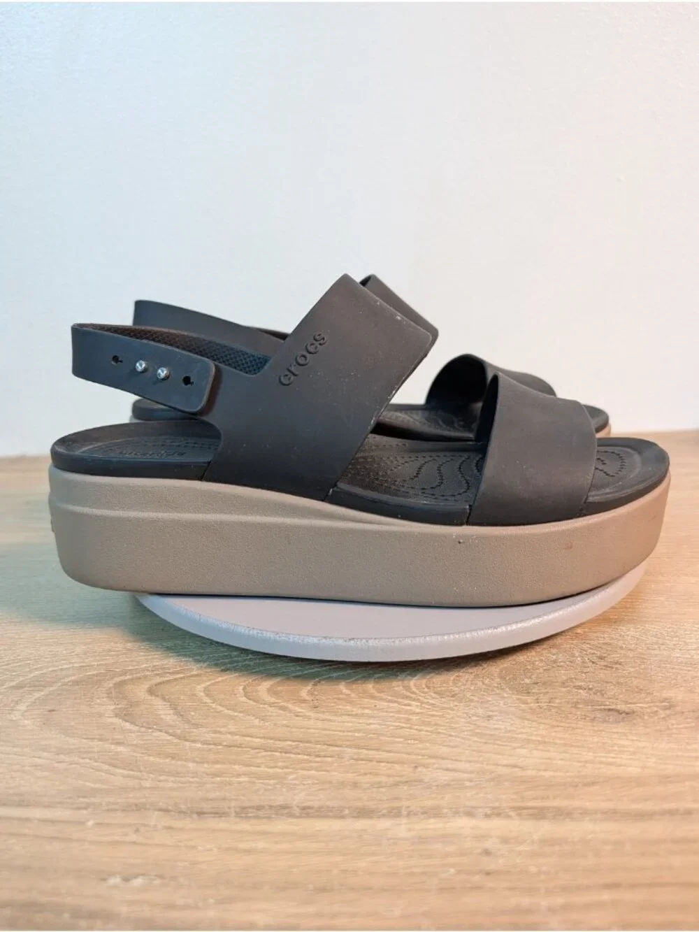 Crocs Sandals Women's 10 Black Brooklyn Low Wedge Comfort Summer - Picture 5 of 11